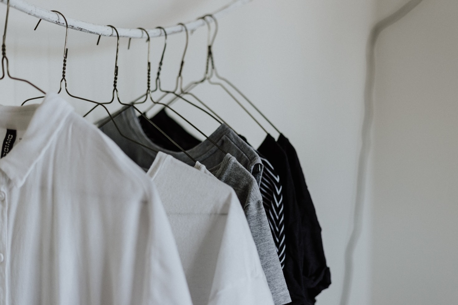 A Beginner’s Guide to Building a Capsule Wardrobe 👗